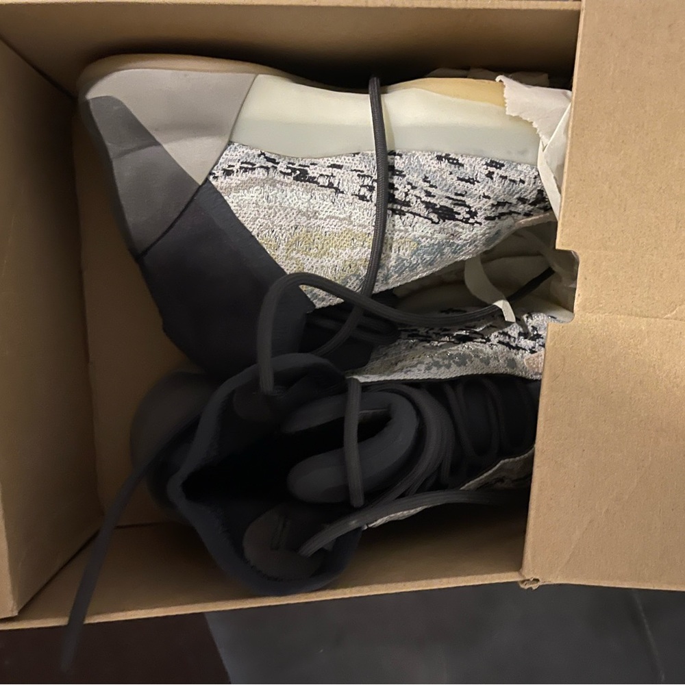 Yeezy size 5.5 like new